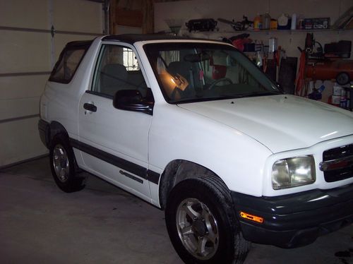 1999 chevrolet tracker base sport utility 2-door 2.0l auto trans  convertible x