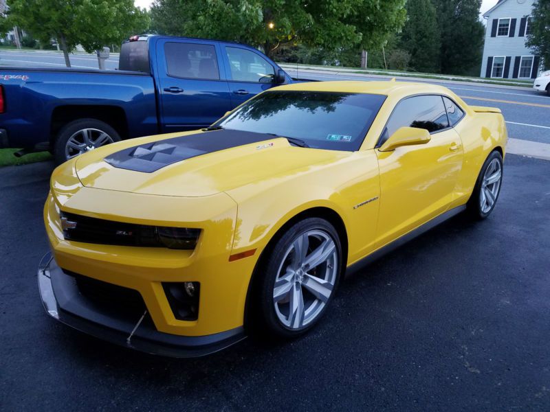 Chevrolet Camaro zl1 2010 жёлтая