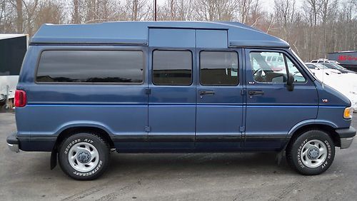 Dodge 2500 handicap passenger van 4-door 5.2l