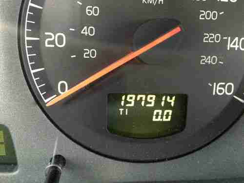 2003 Volvo XC70 5dr Wgn 2.5L White with Chocolate Brown Interior - Body is Mint, image 5