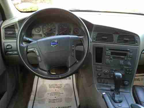 2003 Volvo XC70 5dr Wgn 2.5L White with Chocolate Brown Interior - Body is Mint, image 6