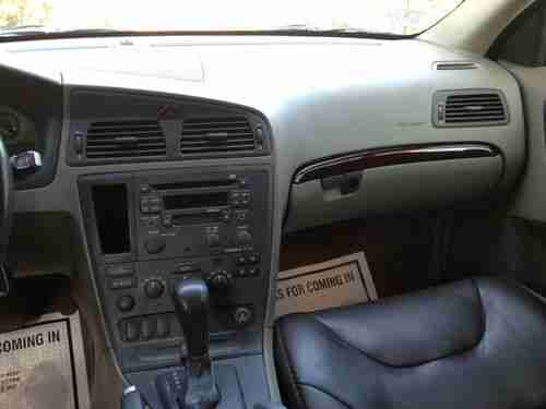 2003 Volvo XC70 5dr Wgn 2.5L White with Chocolate Brown Interior - Body is Mint, image 7