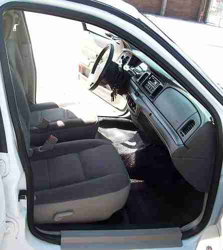 White 2008 Ford Crown Victoria - One Owner, image 10