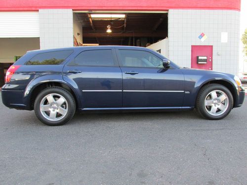 2005 dodge magnum sxt wagon 4-door 3.5l