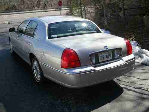 2003 LINCOLN TOWN CAR SIGNATURE SERIES 1 OWNER 59K MILES, image 3