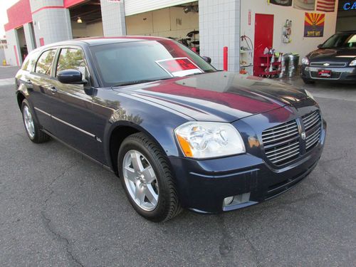 Sexy midnight blue 2005 dodge magnum sxt