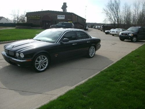 2004 jaguar xjr base sedan 4-door 4.2l