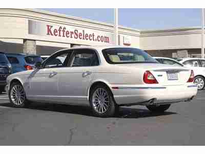 XJ8 L 4.2L , Leather seats, L model, new tires, Carfax Certified, image 2