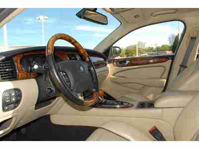 XJ8 L 4.2L , Leather seats, L model, new tires, Carfax Certified, image 5