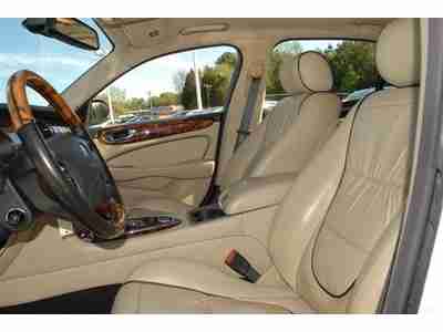 XJ8 L 4.2L , Leather seats, L model, new tires, Carfax Certified, image 6