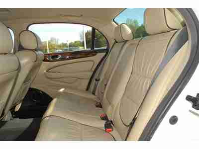 XJ8 L 4.2L , Leather seats, L model, new tires, Carfax Certified, image 8