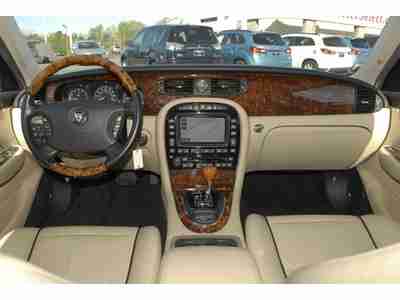 XJ8 L 4.2L , Leather seats, L model, new tires, Carfax Certified, image 9