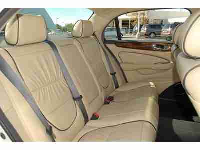 XJ8 L 4.2L , Leather seats, L model, new tires, Carfax Certified, image 13