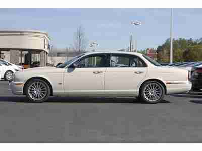 XJ8 L 4.2L , Leather seats, L model, new tires, Carfax Certified, image 15