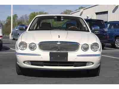XJ8 L 4.2L , Leather seats, L model, new tires, Carfax Certified, image 16