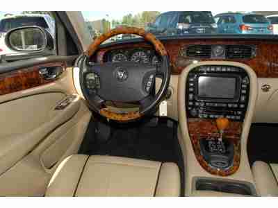 XJ8 L 4.2L , Leather seats, L model, new tires, Carfax Certified, image 20