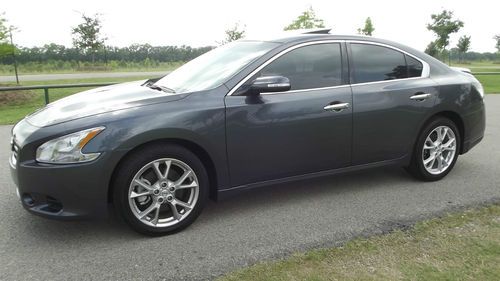 2012 nissan maxima 3.5 sv  -- navigation system bose -- alloys --free shipping