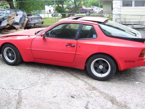 1985 porsche runs -parts car or restore  no reserve