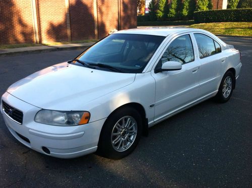 2005 volvo s60 2.4l - premium audio - dvd / iphone / pandora + perfect carfax