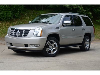 Clean carfax!! 2007 cadillac escalade, gps nav, rear dvd,heated  seats,sat radio