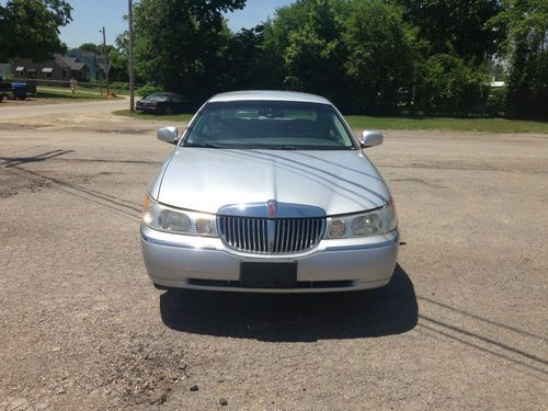 1999 lincoln town car executive sedan 4-door 4.6l