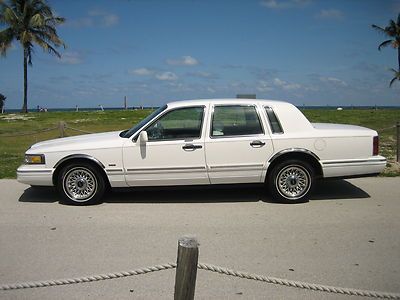 1996 lincoln town car executive edition low miles non smoker clean no reserve!!!