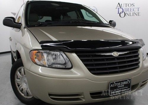 We finance 05 town &amp; country 3rd row leather heated seats v6 dvd cd power door