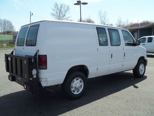 2011 ford e250 cargo van w/ tailgate lift  28k miles!