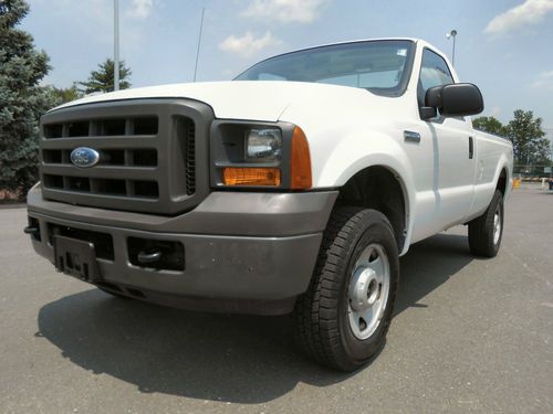 2005 Ford F-250 Super Duty XL Standard Cab Pickup 2-Door 5.4L w/4X4, image 2