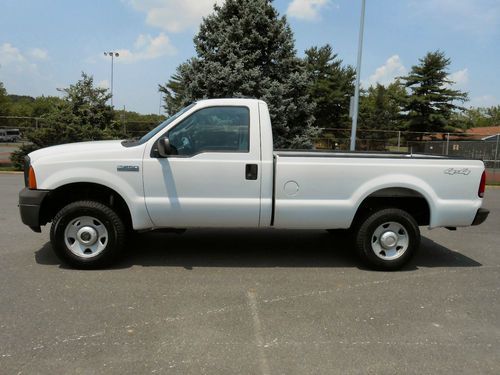 2005 Ford F-250 Super Duty XL Standard Cab Pickup 2-Door 5.4L w/4X4, image 4