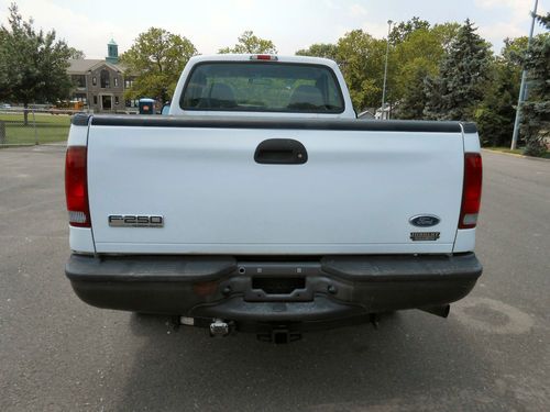 2005 Ford F-250 Super Duty XL Standard Cab Pickup 2-Door 5.4L w/4X4, image 6