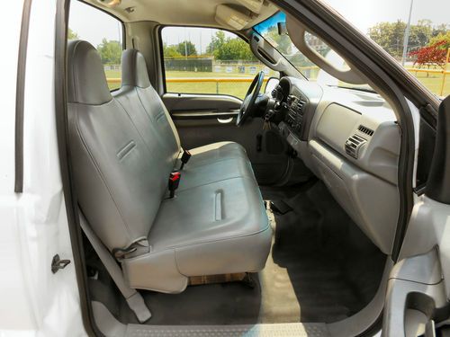 2005 Ford F-250 Super Duty XL Standard Cab Pickup 2-Door 5.4L w/4X4, image 10