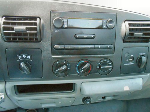 2005 Ford F-250 Super Duty XL Standard Cab Pickup 2-Door 5.4L w/4X4, image 13