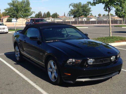 Ford mustang gt premium convertible, triple black, 19" rims, heated leather sync
