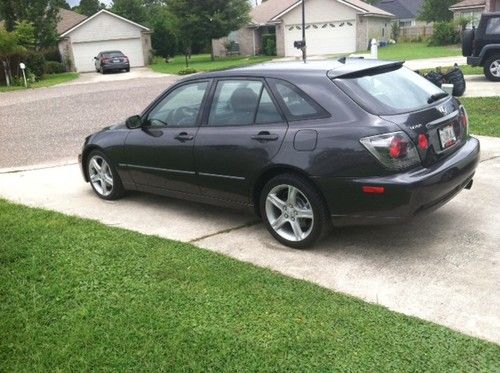 2002 lexus is300 sportcross wagon 4-door 3.0l very rare