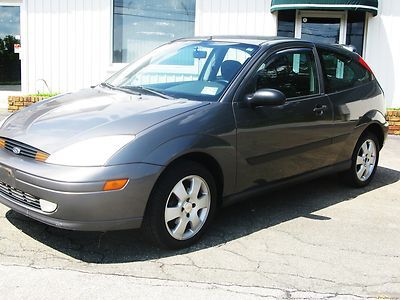 2002 focus zx3 00 no reserve 01 non smoker 02 5 speed cd a/c cold