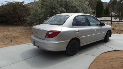 2001 kia rio base sedan 4-door 1.5l