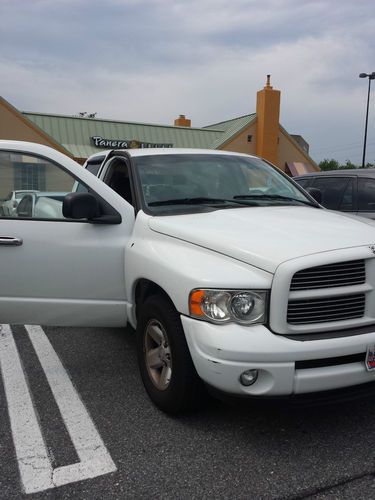 Dodge truck white- ram 1500  / 2002