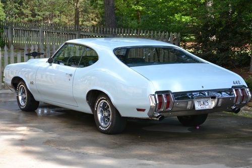 Rare 1970 442 3-speed azure blue holiday coupe