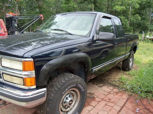 1998 chevy 2500 **  clean truck ***