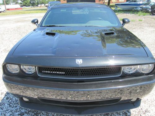 2009 dodge challenger se coupe 2-door 3.5l-leather-loaded! 39,000 miles!