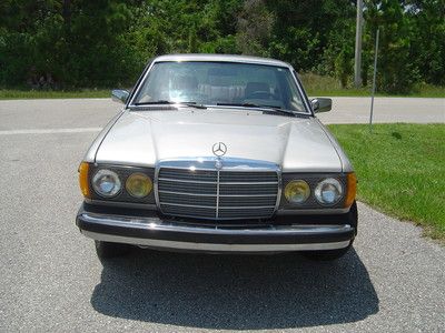 NO RESERVE 100 PICTURES! '85 300 CD TURBO RARE DIESEL COUPE LOOKS & RUNS GREAT!, image 2