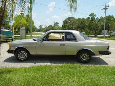 NO RESERVE 100 PICTURES! '85 300 CD TURBO RARE DIESEL COUPE LOOKS & RUNS GREAT!, image 4