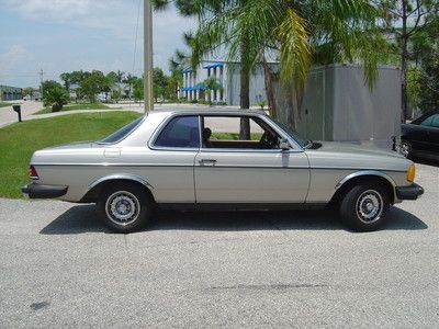 NO RESERVE 100 PICTURES! '85 300 CD TURBO RARE DIESEL COUPE LOOKS & RUNS GREAT!, image 8