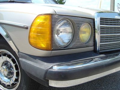 NO RESERVE 100 PICTURES! '85 300 CD TURBO RARE DIESEL COUPE LOOKS & RUNS GREAT!, image 11