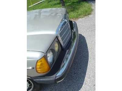 NO RESERVE 100 PICTURES! '85 300 CD TURBO RARE DIESEL COUPE LOOKS & RUNS GREAT!, image 12