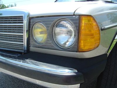 NO RESERVE 100 PICTURES! '85 300 CD TURBO RARE DIESEL COUPE LOOKS & RUNS GREAT!, image 19