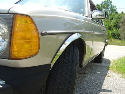 NO RESERVE 100 PICTURES! '85 300 CD TURBO RARE DIESEL COUPE LOOKS & RUNS GREAT!, image 20