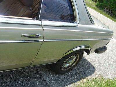 NO RESERVE 100 PICTURES! '85 300 CD TURBO RARE DIESEL COUPE LOOKS & RUNS GREAT!, image 30