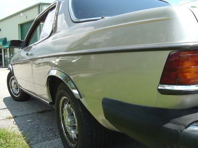 NO RESERVE 100 PICTURES! '85 300 CD TURBO RARE DIESEL COUPE LOOKS & RUNS GREAT!, image 35